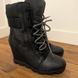 Sorel Wedge Boots Size 9
